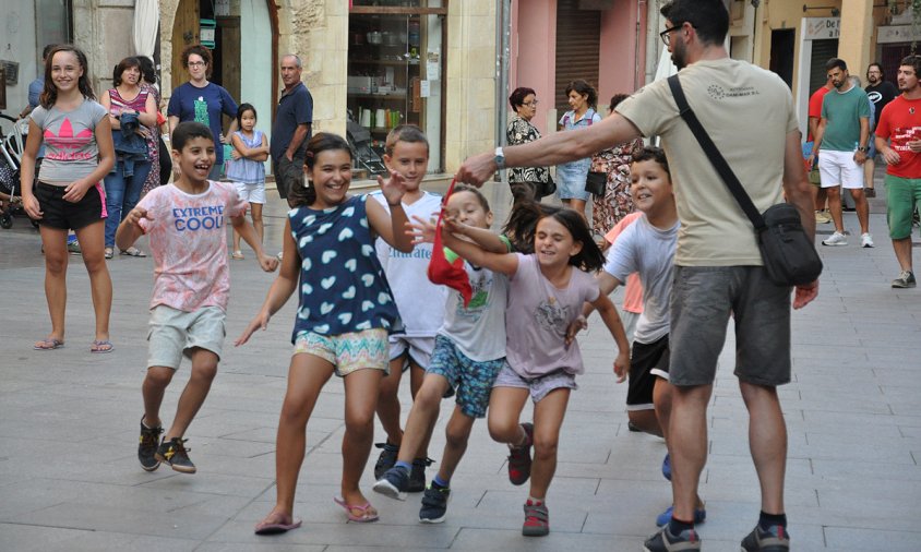 El joc del mocador, un dels que es va jugar a la trobada d'entitats festives, aquest passat diumenge a la tarda