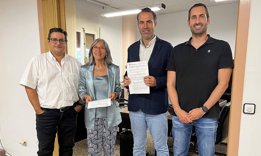 D'esquerra a dreta, Joan Ramon Benaiges, gerent d'Idetsa; Assumció Castellví, alcaldessa; Ferran Civit, conseller delegat de l'Energètica i Ferran Conejo, regidor de Promoció Econòmica