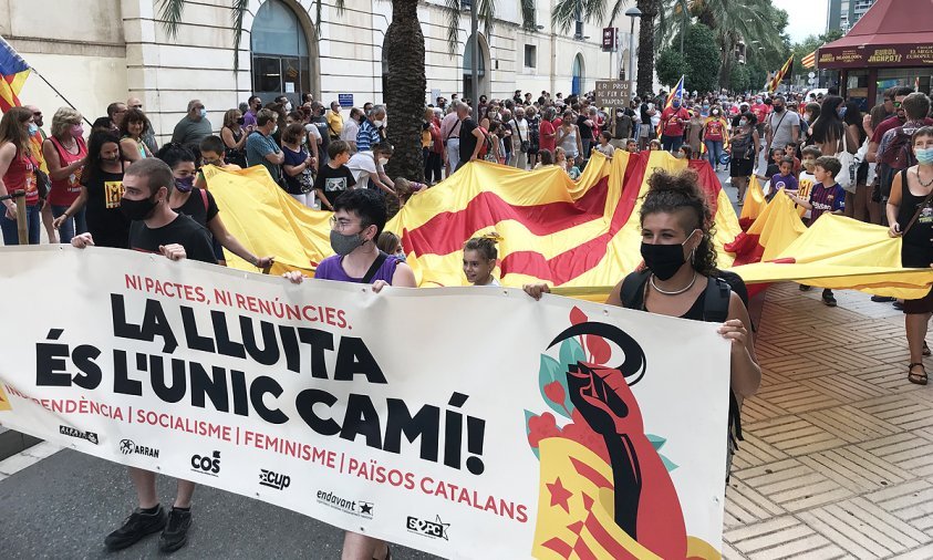 Capçalera de la manifestació de l'esquerra indenedentista a Reus, la Diada de l'any 2021