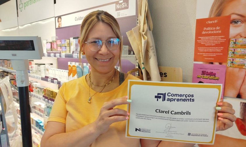 Una de les treballadores de Clarel que han participat al servei "Comerços aprenents"