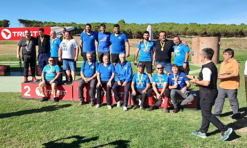 Imatge del podi de la competició amb l'equip Tarraco Team a la dreta de la imatge