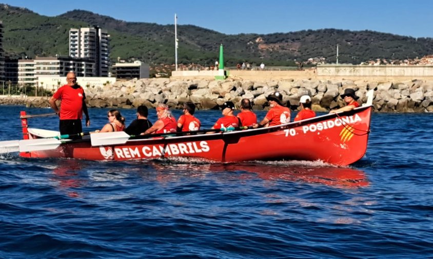 Una tripulació del Club Rem Cambrils durant l'etapa de la travessia