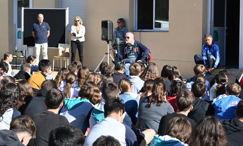 Siscu Morell va adreçar unes paraules a l'alumnat de secundària del col·legi