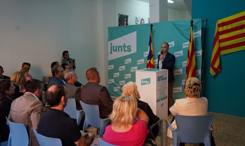 Jordi Turull, durant la inauguració del nou local de Junts per Cambrils