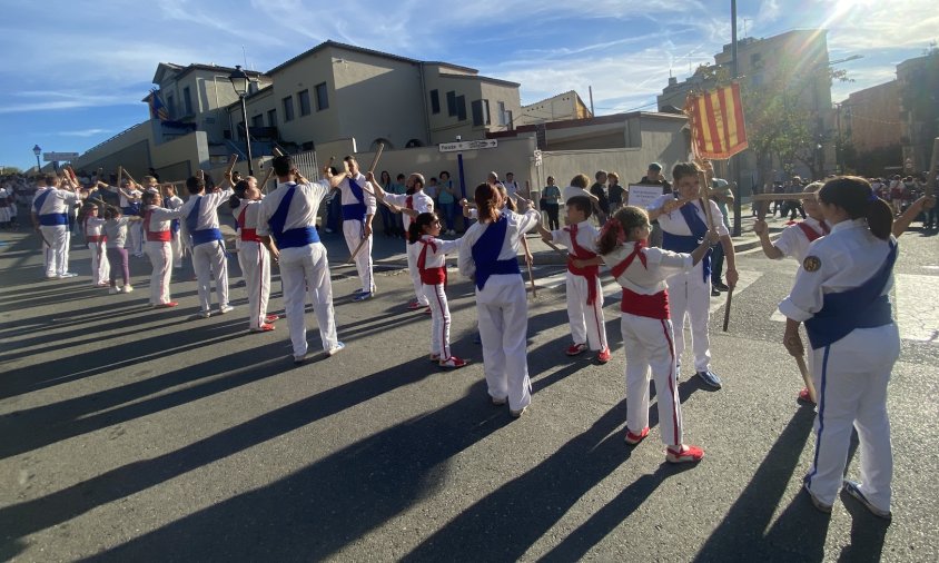 El Ball de Bastons de Cambrils, picant a la Trobada Nacional que es va celebrar a Lleida