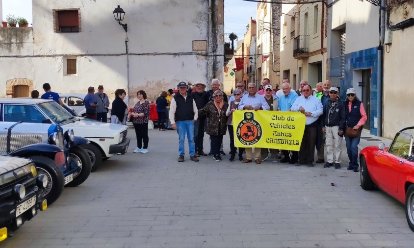 La trobada va consistir en l'exposició dels vehicles a la plaça, un esmorzar de germanor i una ruta pels pobles de la rodalia