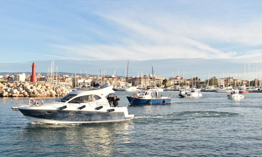 Imatge de la sortida de les embarcacions participants al concurs de pesca