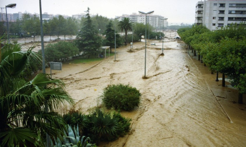 El passeig de La Salle va quedar completament inundat el 10 d'octubre del 1994