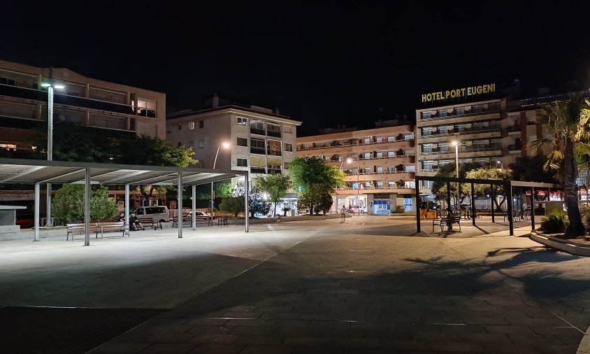 Imatge nocturna de la plaça de la Concòrdia