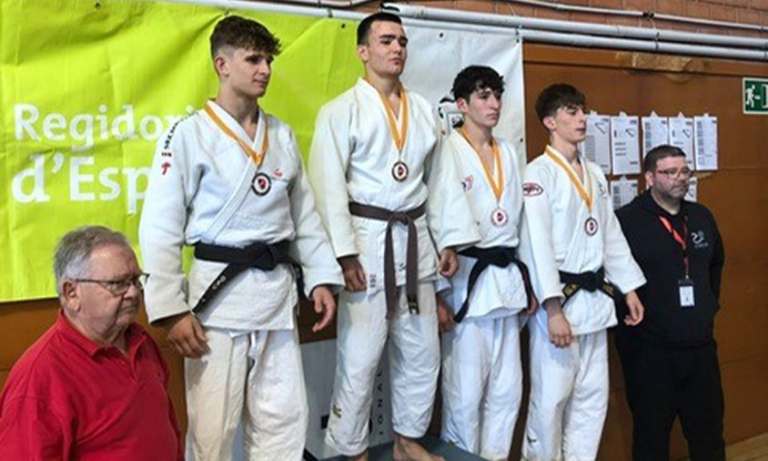 El judoka cambrilenc David Sevilla, dalt del podi del Vendrell