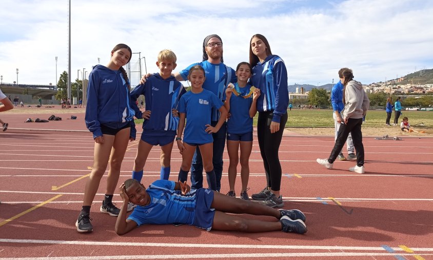 Atletes del Club Atletisme Cambrils que van competir a Santa Coloma de Gramenet