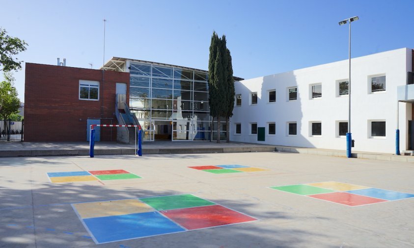 Imatge del pati de l'institut escola Joan Ardèvol