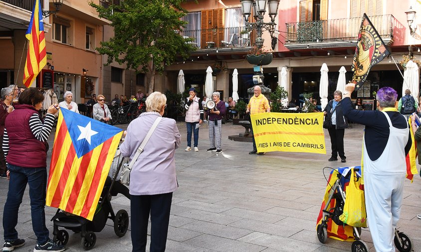 Les Àvies i Avis per la Independència. ahir, a la plaça de la Vila