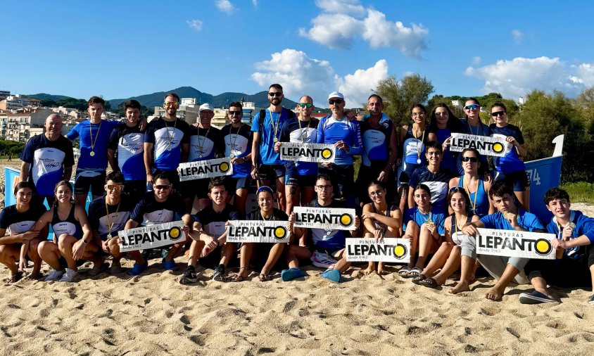 Foto de grups dels vogadors dels Vent d'Estrop que van competir en aquesta prova