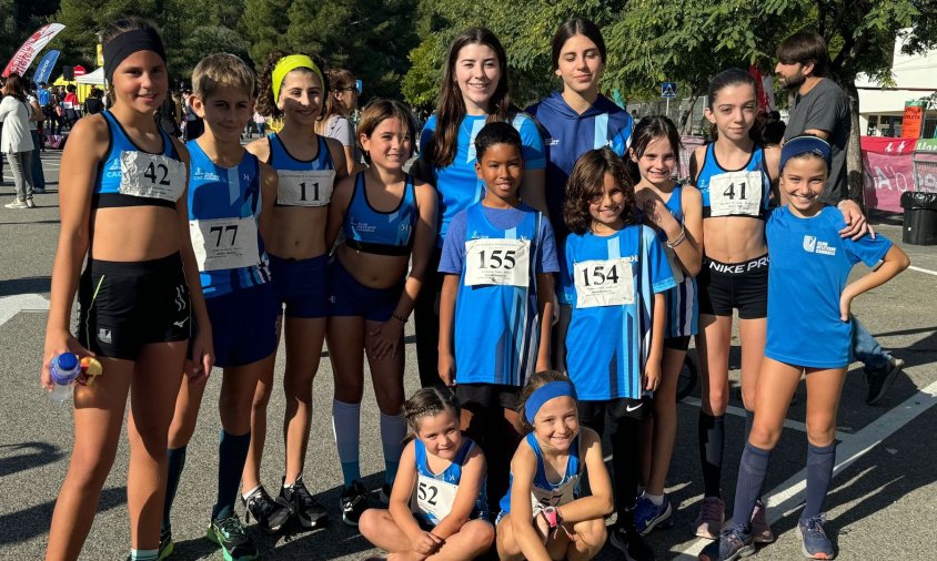 Foto de grup dels atletes del Club Atletisme Cambrils