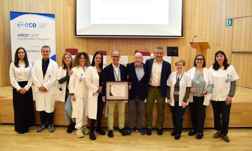 Un moment del lliurament del reconeixement als representants de l'Hospital Universitari Sant Joan de Reus