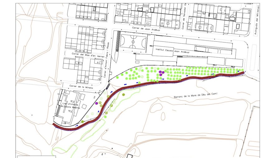 Plànol del nou carril visita que anirà per darrere de l'institut escola Joan Ardèvol