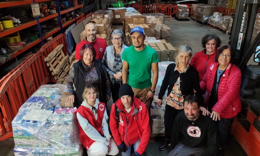 Foto de grup d'alguns dels voluntaris que van col·laborar en la recollida d'aliments