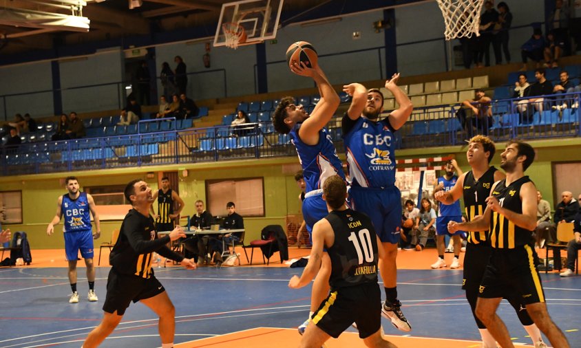 Imatge d'un partit del Cofran 95 CB Cambrils masculí aquesta temporada