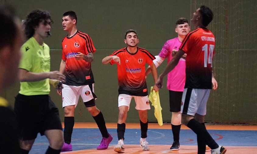 Victor Fuentes, autor del gol de la remuntada, celebra la victòria del Laguna