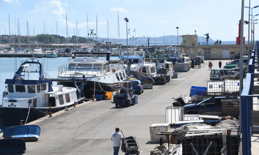 Barques d'arrossegament aturades al port de Cambrils, el passat mes de maig