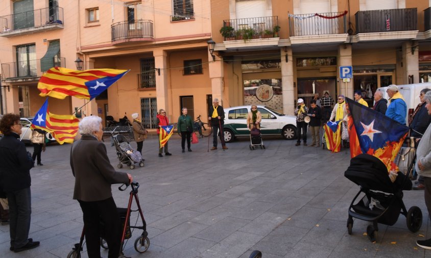 Poc més d'una vintena de persones van fer acte de presència a la trobada reivindicativa d'ahir