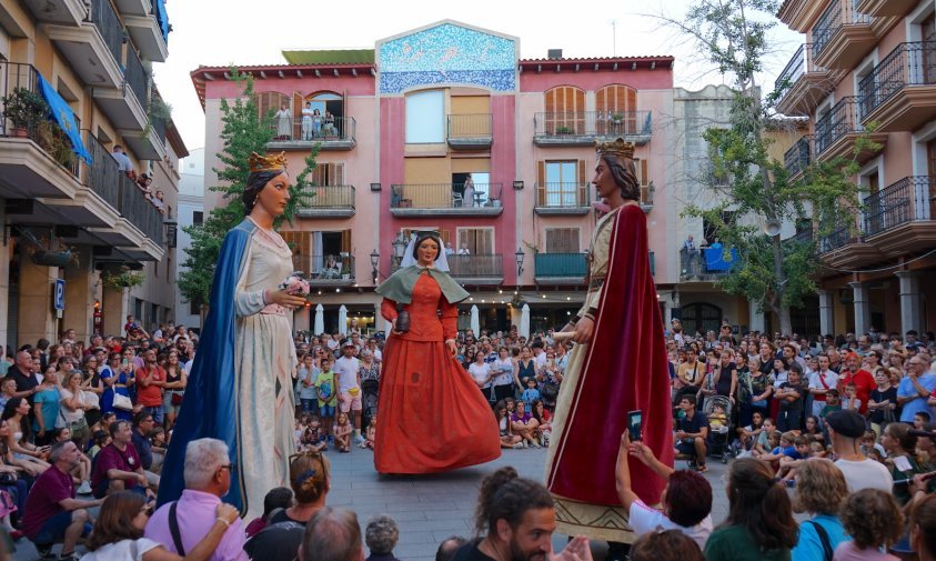 Les dues parelles de gegants cambrilencs durant la Festa Major de la Mare de Déu del Camí, aquest any