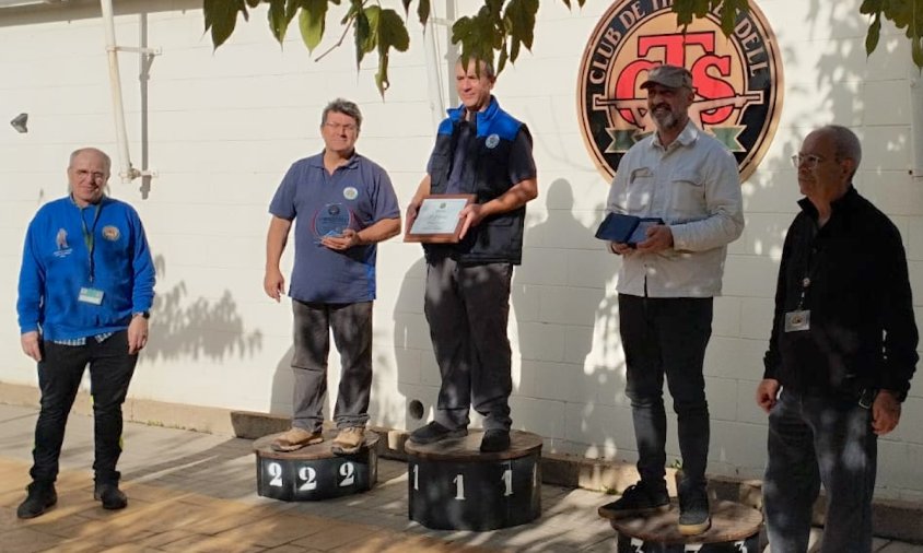 Els esportistes del Club de Tir Olímpic de Cambrils al podi de la categoria Cominazzo del Trofeu de Fusellers de Sabadell