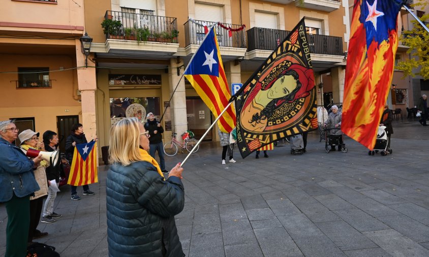 Un moment de la trobada de les Àvies i Avis, ahir al matí, a la plaça de la Vila