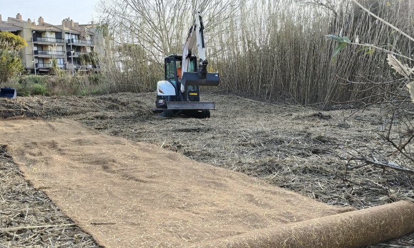 Imatge de la lona, durant la seva instal·lació