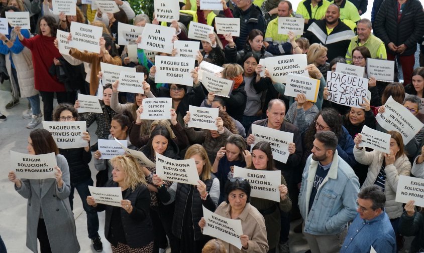 Imatges de la manifestació dels treballadors de l'Ajuntament, el passat 15 de novembre