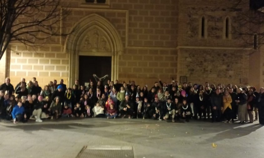 Un centenar de persones es van aplegar a la plaça de l'Església de Santa Maria