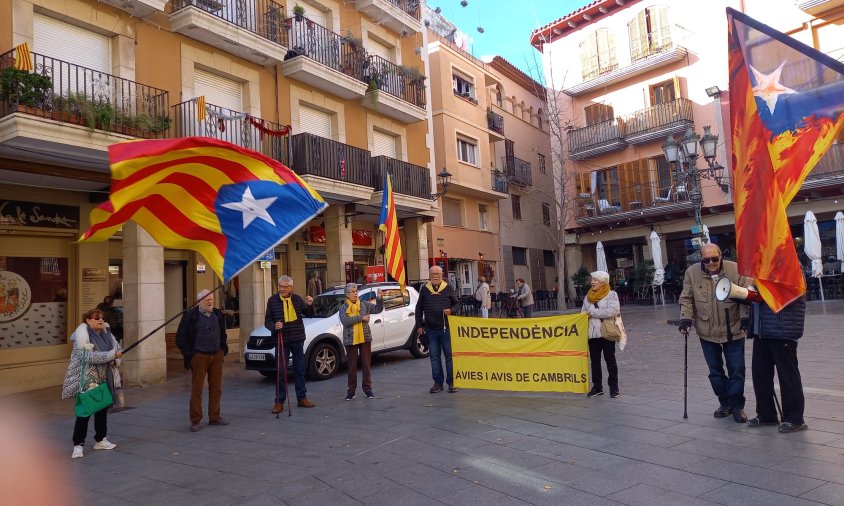 Imatge de la trobada de les Àvies i Avis, ahir dimecres, a la plaça de la Vila