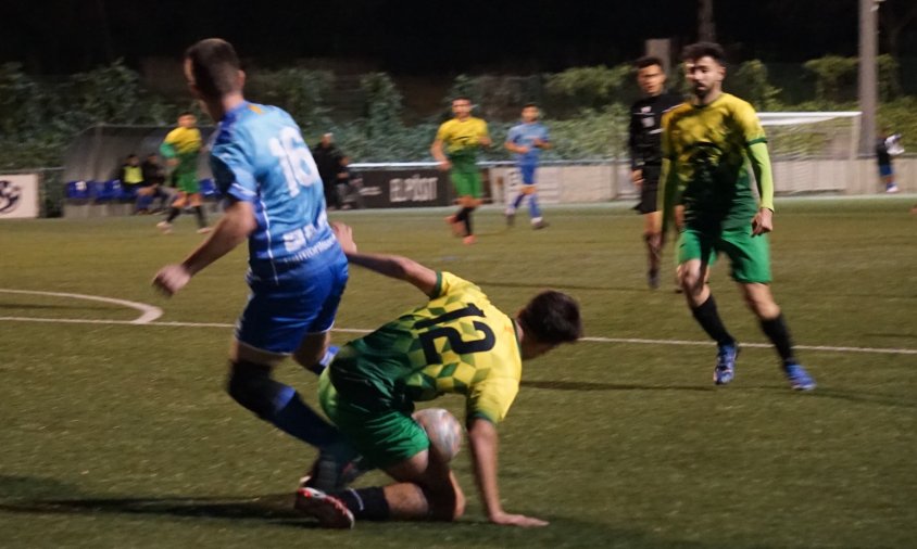 Un moment del partit del Cambrils Unió B davant del Pare Manyanet, aquest passat dissabte a la tarda