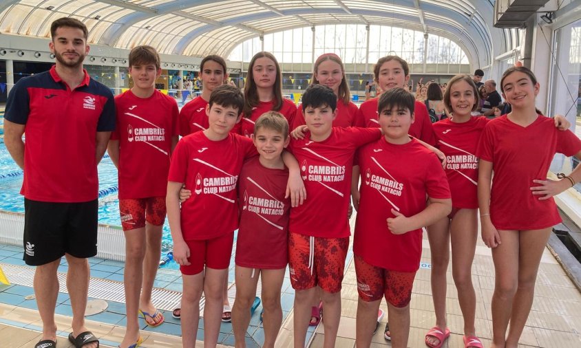 Foto de grup de l'aleví del Cambrils Club Natació que va competir a Salou