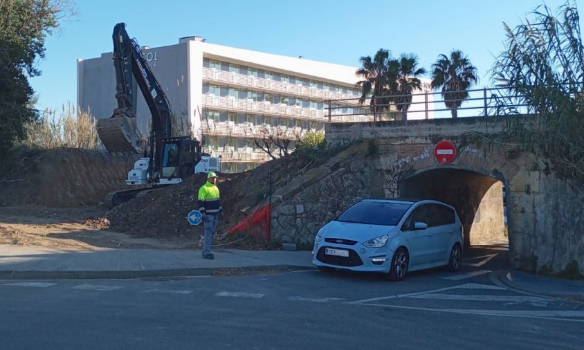 Aquest pont l'acostumen a creuar diàriament moltes famílies que van a l'escola Cambrils