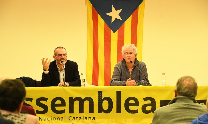 Josep Costa i Joan Carles Massagué, ahir, a la xerrada de l'ANC al Centre Cultural