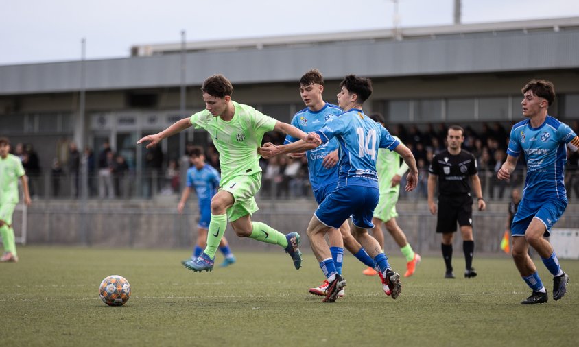 Afluència destacada de públic en el partit al Municipal entre el Cambrils Unió i el Barça