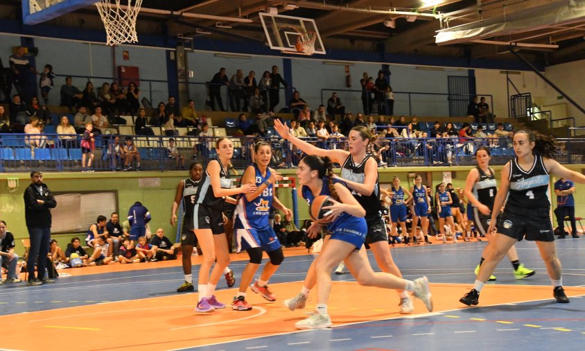 Imatge d'arxiu d'un partit del CB Cambrils femení aquesta temporada