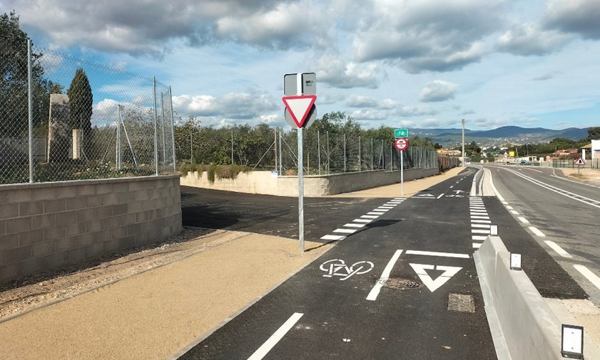 Tram del carril bici ja existent a la part de la carretera de Misericòrdia més propera a Reus