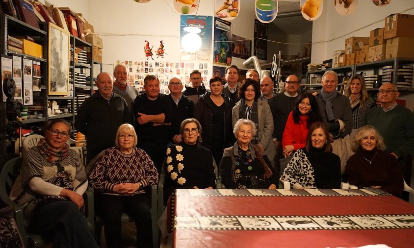 Assistents a la 8a Trobada d'Operadors de Cinema a la sala de projeccions de Lluís Domingo