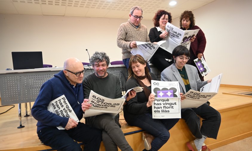 El regidor de Cultura, acompanyat per representants del Museu, el departament de Cultura i diferents entitats culturals cambrilenques