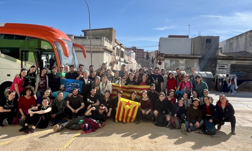 Grup de voluntaris que van viatjar a València per ajudar en les tasques de reconstrucció