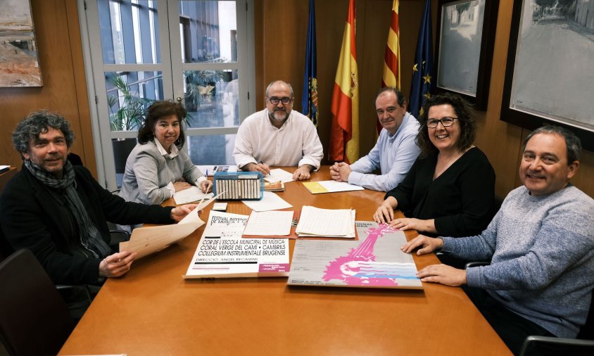 a formalització de l’ingrés la van signar el dilluns, 24 de febrer, l’alcalde de Cambrils, Alfredo Clúa, i la presidenta de la Coral Verge del Camí, Lídia Utset