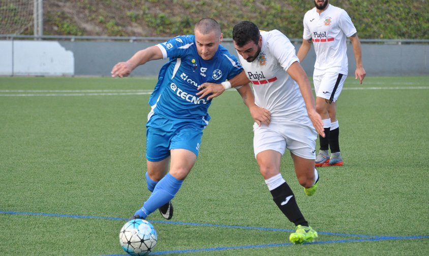 El jugador del Cambrils Unió Franco en una jugada d'un partit anterior