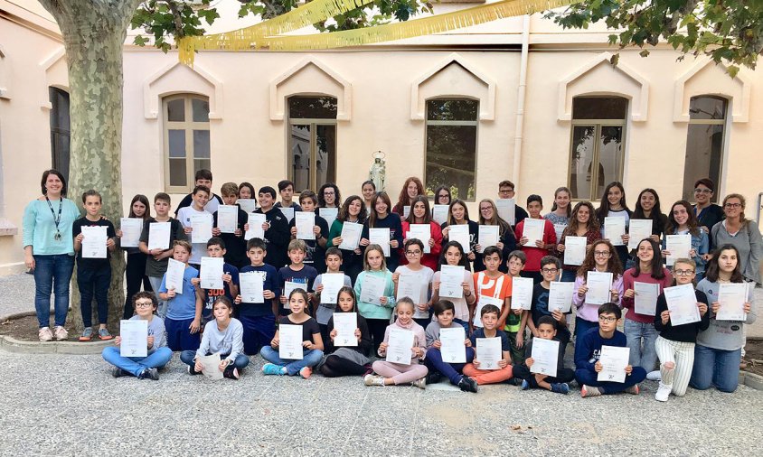 Foto de grup dels alumnes que van obtenir els seus diplomes de la Universitat de Cambridge