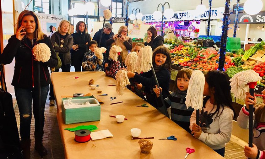 Un moment del taller que es va fer al Mercat Municipal de la Vila, el passat dissabte al matí