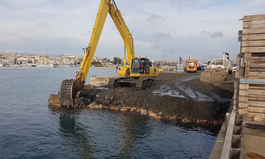 Imatge de les obres de remodelació del Club Nàutic