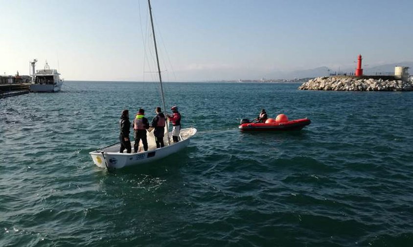 Imatge del curs de vela a les instal·lacions del Club Nàutic Cambrils