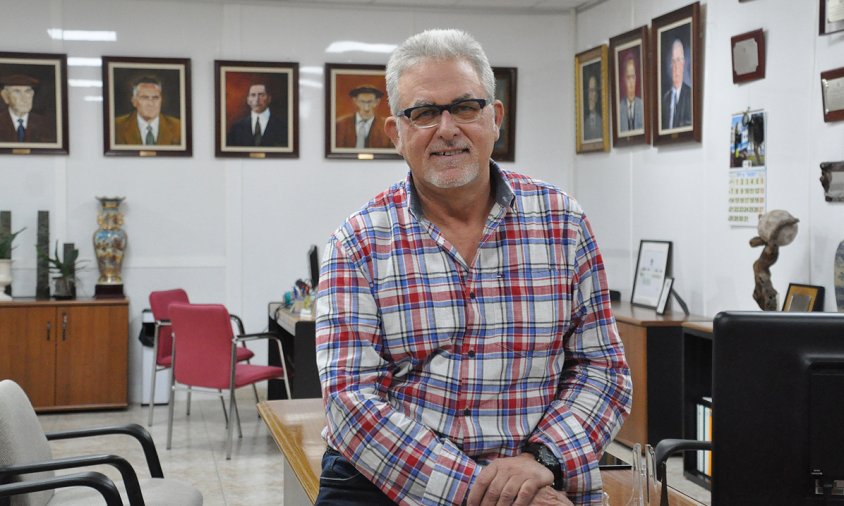 Pau Serra, a la sala de reunions de la Cooperativa Agrícola